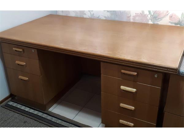 ~/upload/Lots/48289/6bwpgdo52cyzy/LOT 14 DESK VINYL OAK_t600x450.jpg